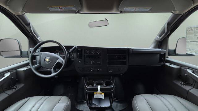 2025 Chevrolet Express 2500