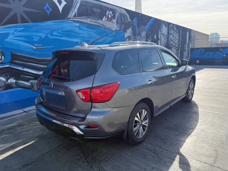 2020 Nissan Pathfinder SV