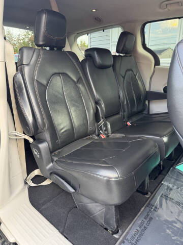 2017 Chrysler Pacifica Touring-L