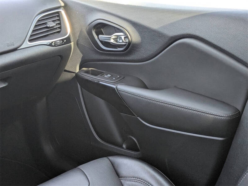 2023 Jeep Cherokee Altitude Lux