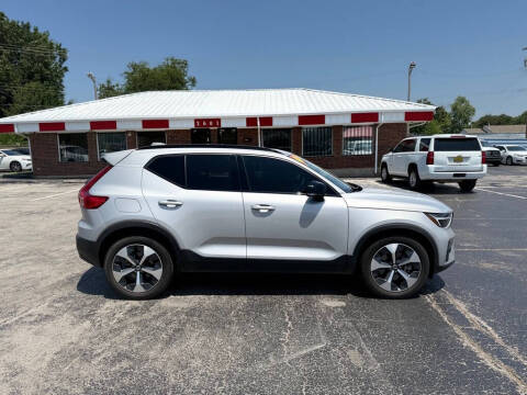 2023 Volvo XC40 B5 Plus Dark Theme
