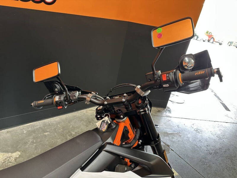 2019 KTM 690 SMC R