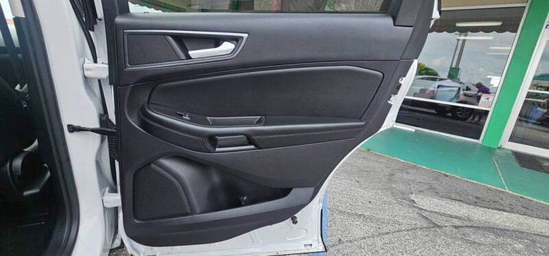 2020 Ford Edge SE