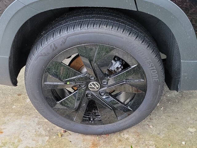 2025 Volkswagen Taos SE