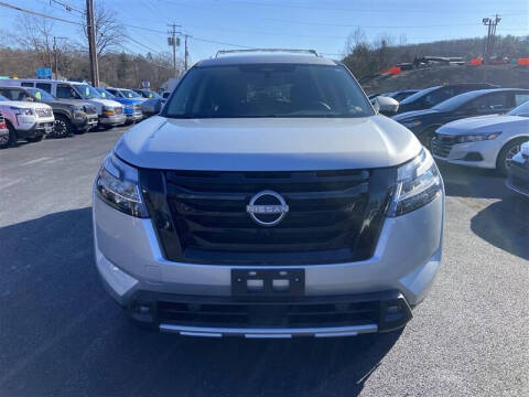 2023 Nissan Pathfinder SL