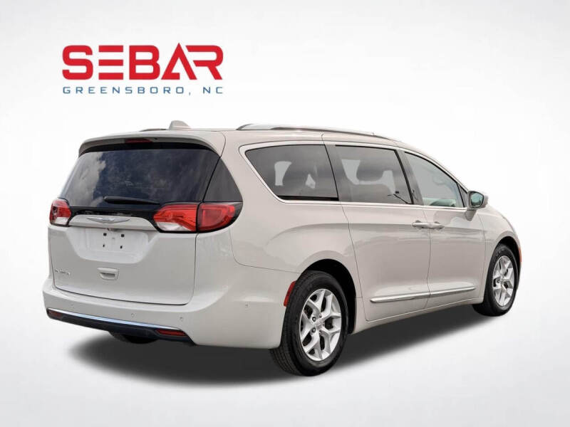 2017 Chrysler Pacifica Touring-L Plus