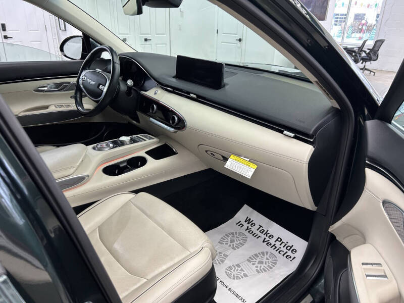 2023 Genesis GV70 2.5T Standard