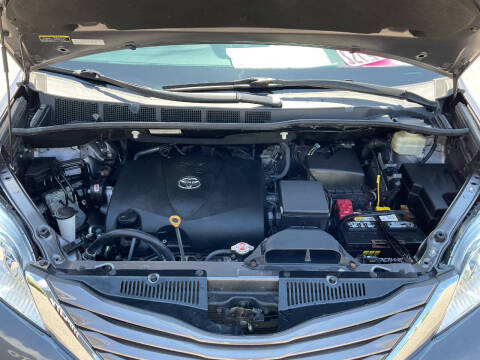 2017 Toyota Sienna LE 7-Passenger