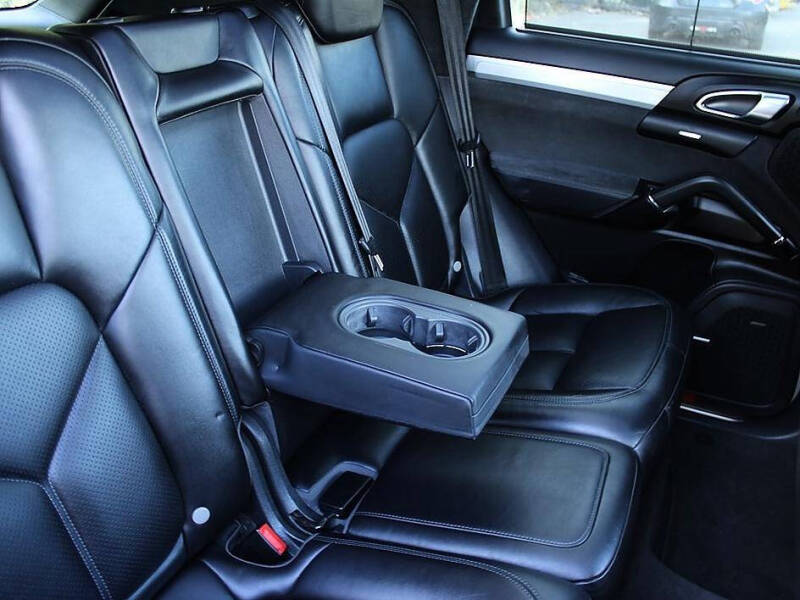 2016 Porsche Cayenne GTS