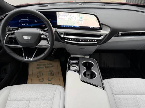 2025 Cadillac LYRIQ Luxury 1