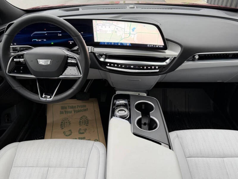 2025 Cadillac LYRIQ Luxury 1