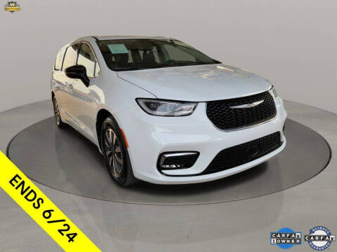 2024 Chrysler Pacifica Plug-In Hybrid Select
