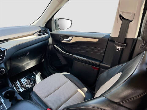 2022 Ford Escape Titanium