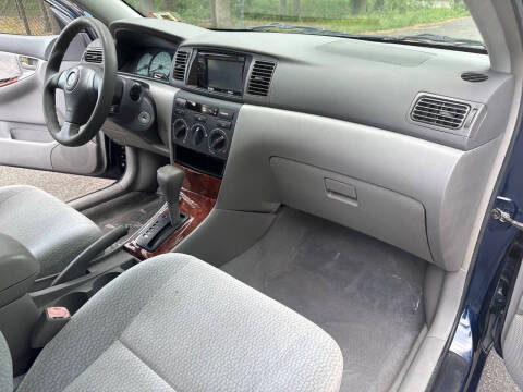 2004 Toyota Corolla LE