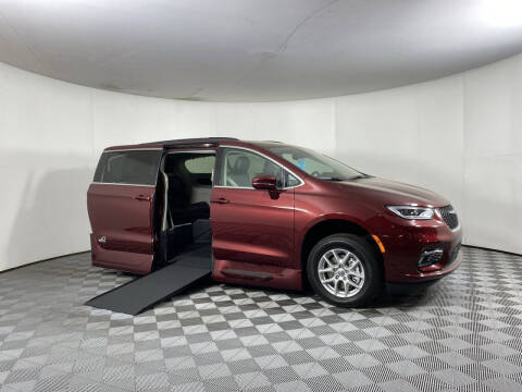 2022 Chrysler Pacifica for sale at AMS Vans in Tucker GA