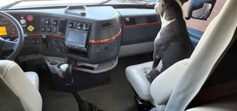 2006 Coach House Volvo VNL