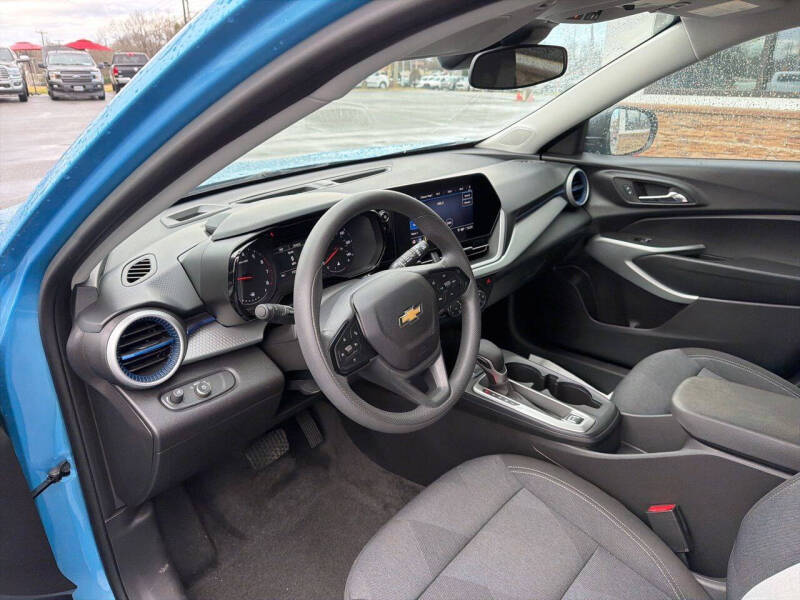 2025 Chevrolet Trax LS