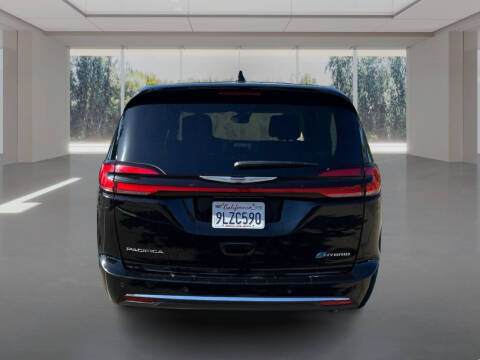 2024 Chrysler Pacifica Plug-In Hybrid Select