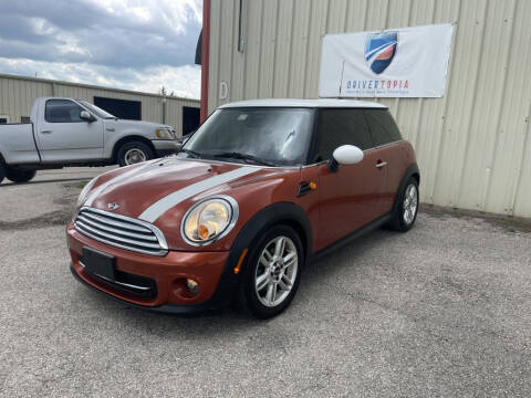2012 MINI Cooper Hardtop for sale at Drivertopia in Midlothian TX