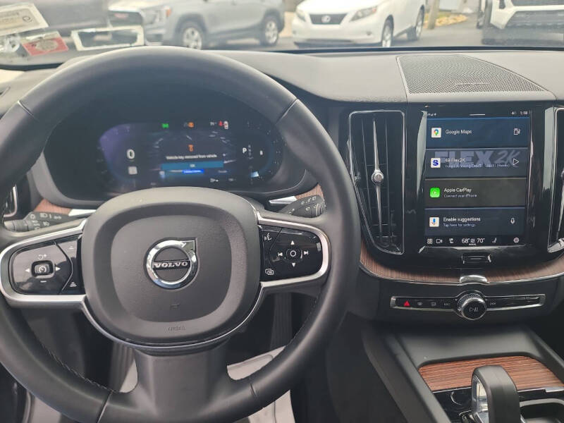 2023 Volvo XC60 B5 Plus Dark Theme