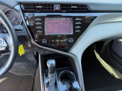 2020 Toyota Camry SE