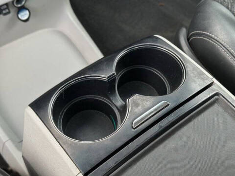 2013 Toyota Sienna SE 8-Passenger