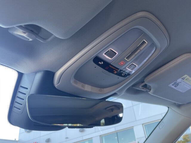 2025 Volvo XC90 B5 Core Bright Theme