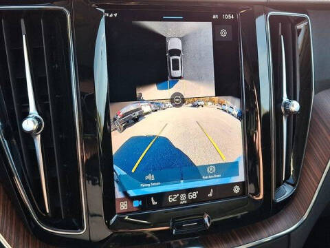 2024 Volvo XC60 B5 Plus Dark Theme