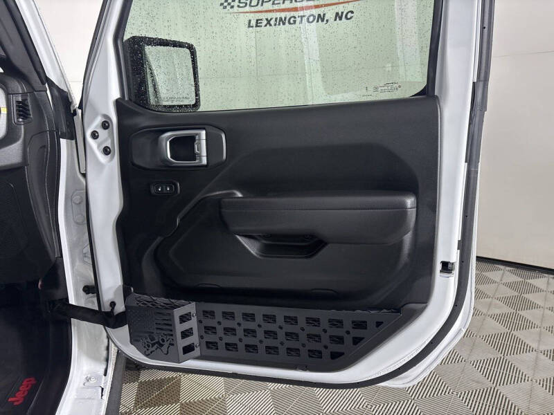 2025 Jeep Gladiator NightHawk