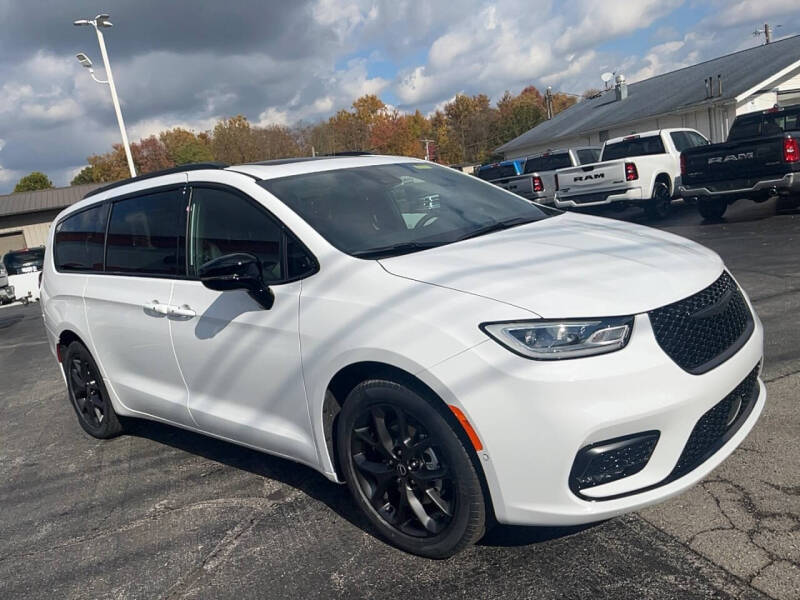 2026 Chrysler Pacifica Select