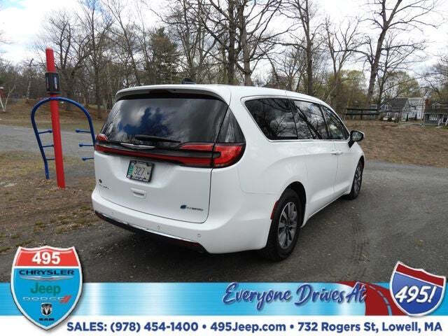 2023 Chrysler Pacifica Plug-In Hybrid Touring L