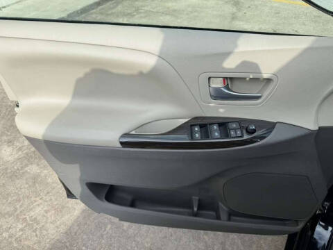 2015 Toyota Sienna XLE 8-Passenger