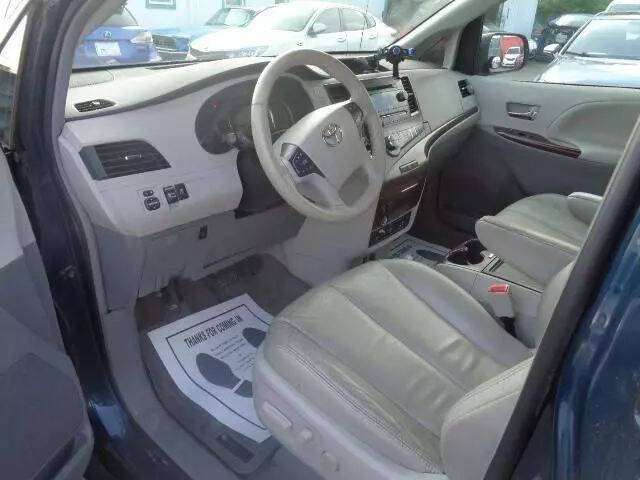 2012 Toyota Sienna XLE 8-Passenger