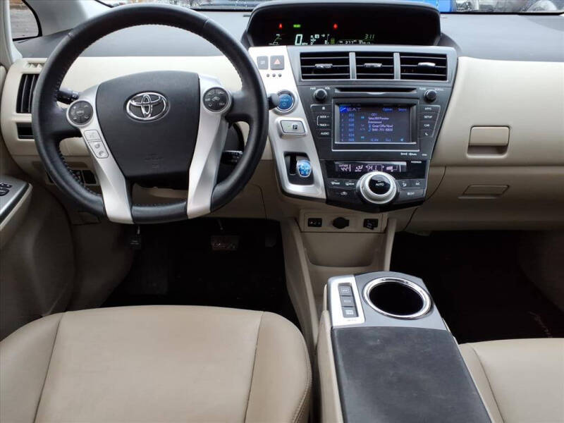 2013 Toyota Prius v Five