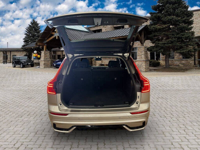 2025 Volvo XC60 B5 Plus Dark Theme