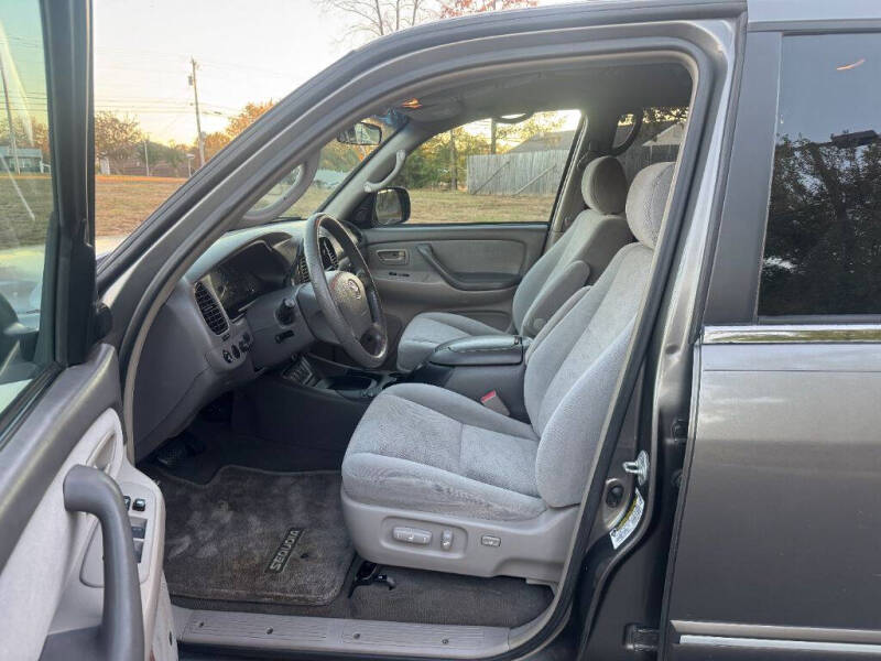 2005 Toyota Sequoia SR5