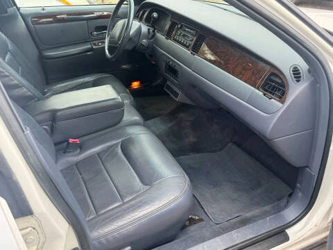 2000 Lincoln Town Car Executive