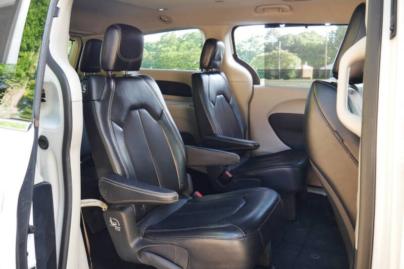 2020 Chrysler Voyager LXi