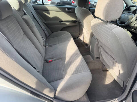 2005 Toyota Camry LE