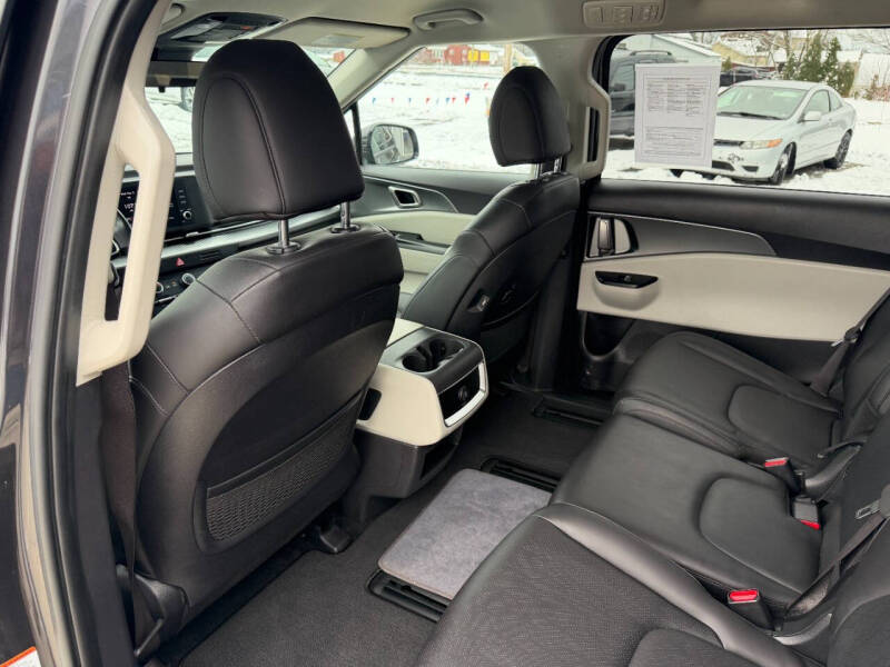 2024 Kia Carnival LX