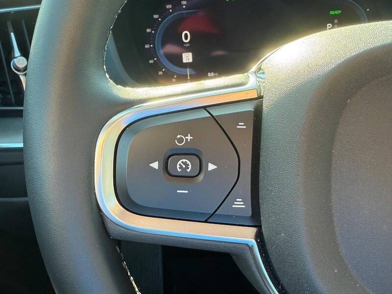 2025 Volvo XC60 T8 Core Dark Theme