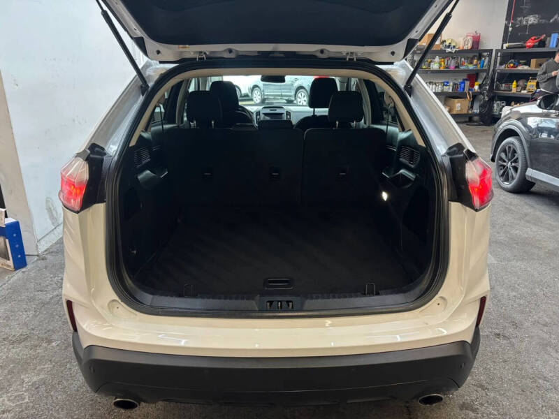 2020 Ford Edge SE