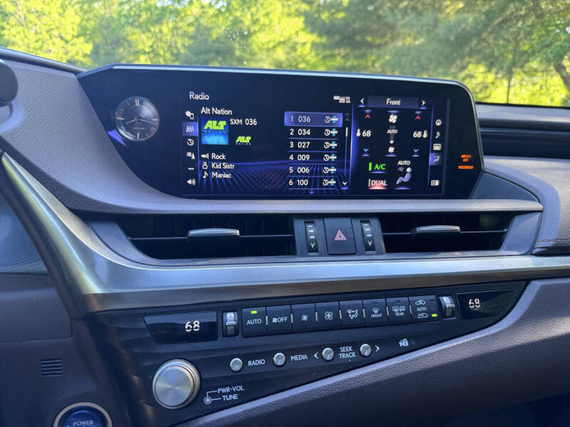 2021 Lexus ES 300h