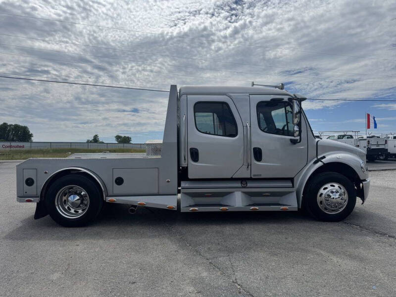 2005 Freightliner M2 106