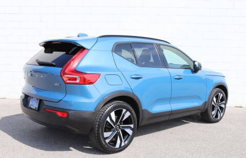 2023 Volvo XC40 B5 Ultimate Dark Theme
