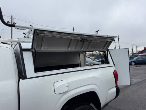 2016 Toyota Tacoma SR