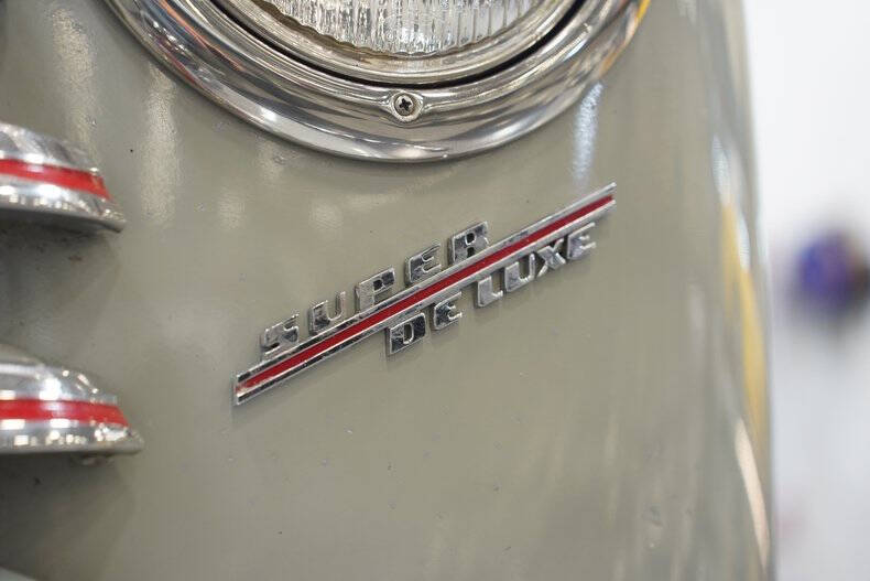 1946 Ford Super Deluxe
