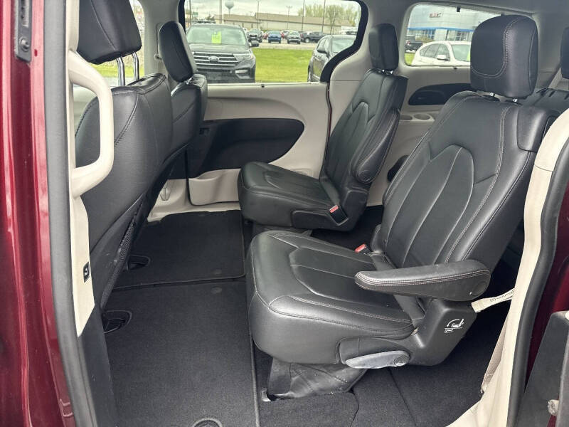 2017 Chrysler Pacifica Touring-L