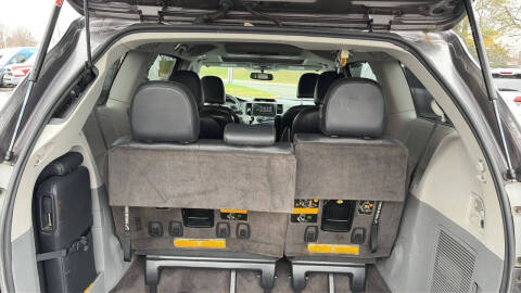 2012 Toyota Sienna SE 8-Passenger