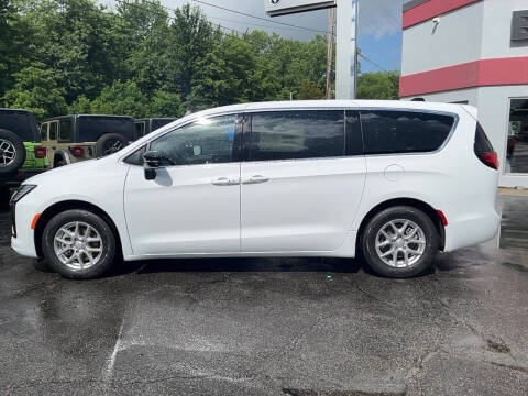 2027 Chrysler Pacifica Select